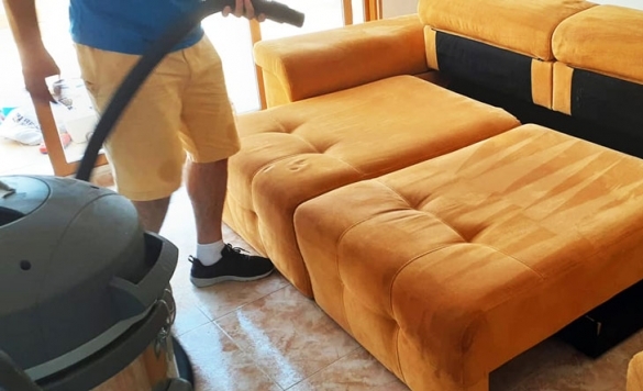 limpieza profesional de sofá 2